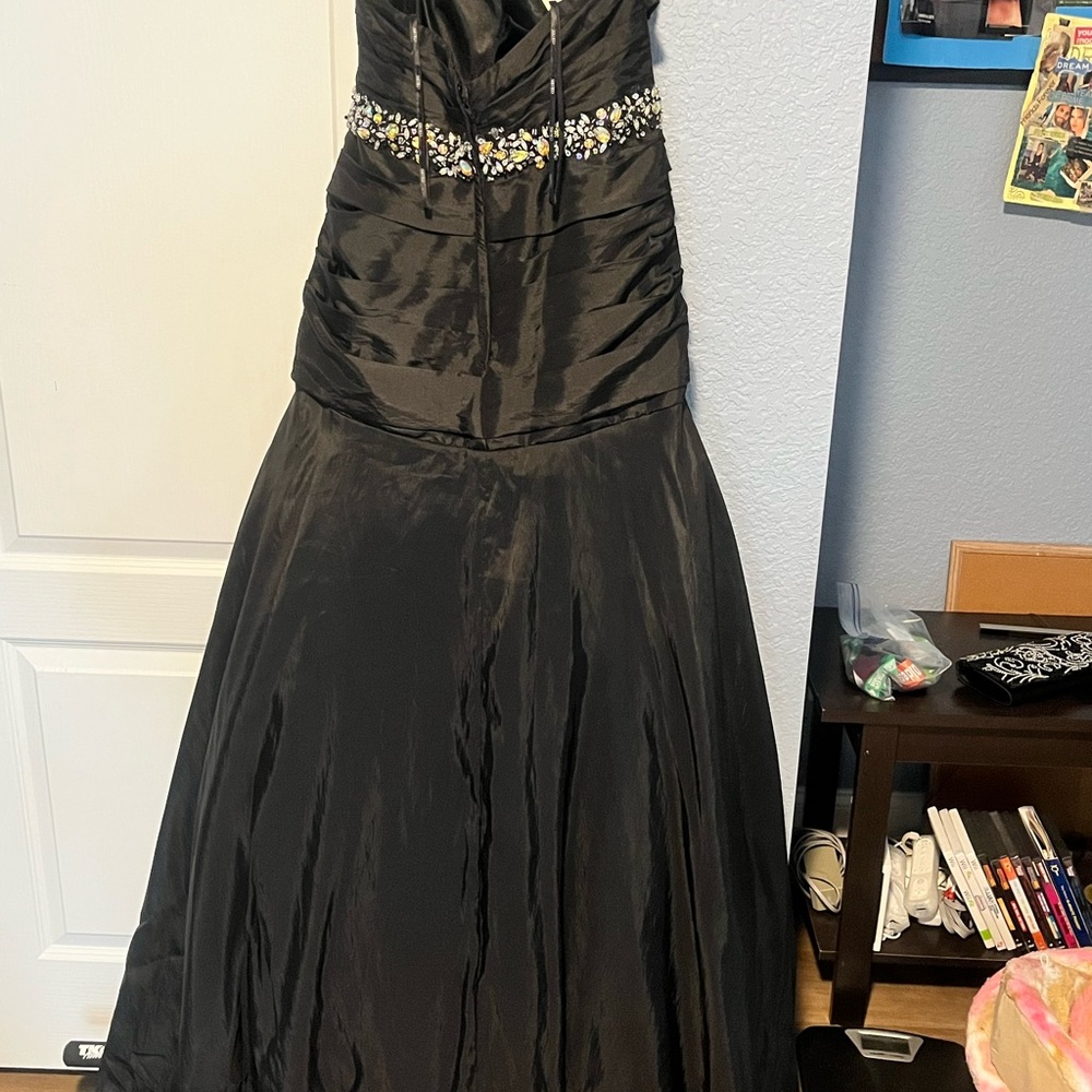 Elegant Black and Silver Evening gown w/ gloves and evening bag